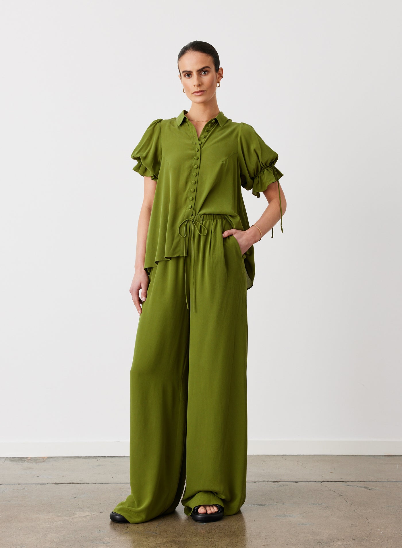 SARA SILK SHIRT | SANDWASH OLIVE