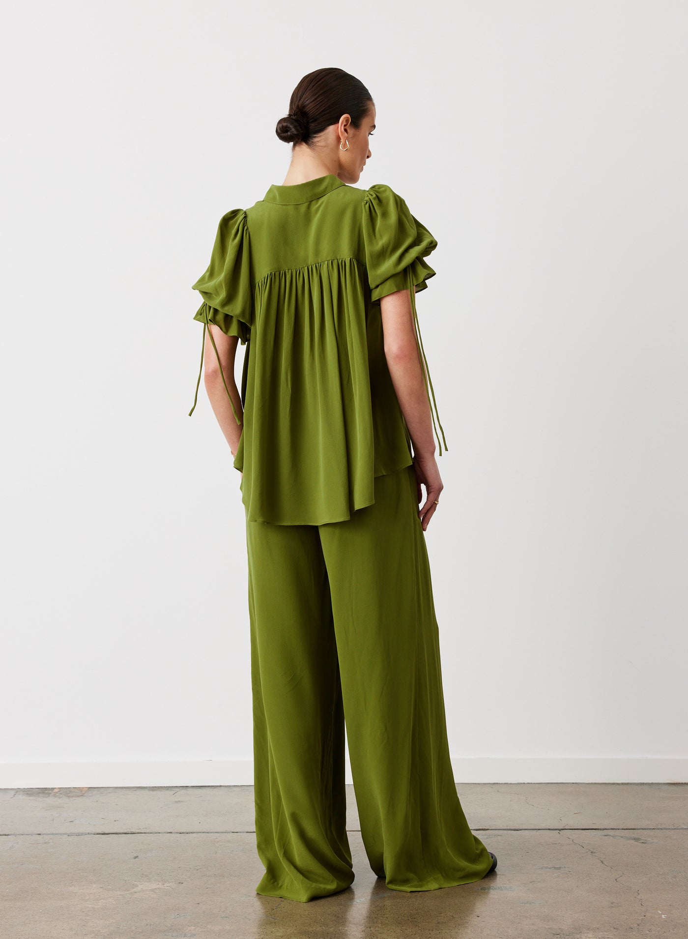 SARA SILK SHIRT | SANDWASH OLIVE