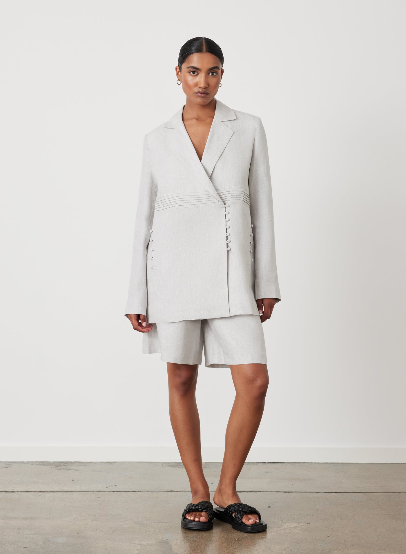 LUCIA LINEN BERMUDA SHORT | MOON