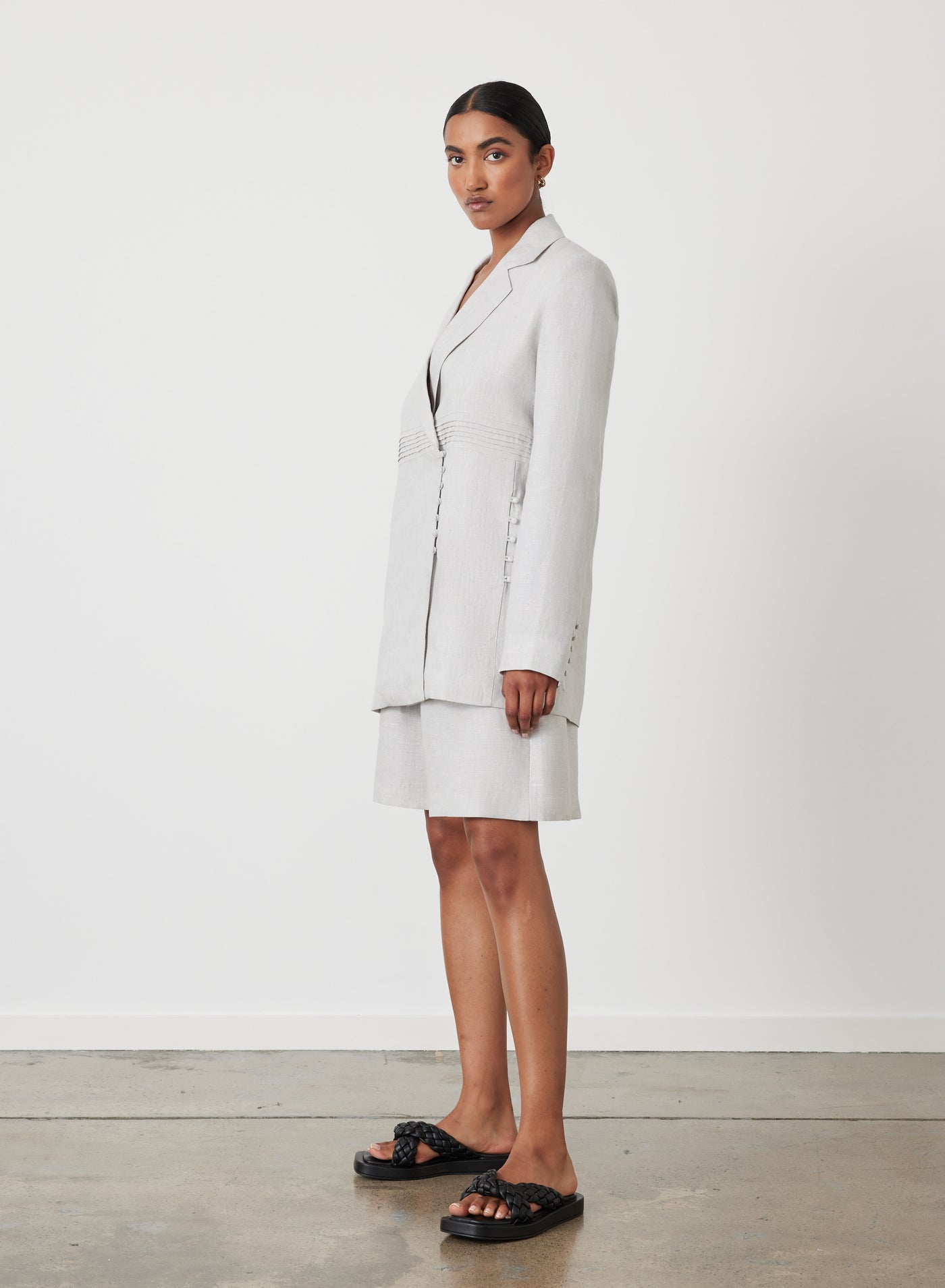 LUCIA LINEN BERMUDA SHORT | MOON