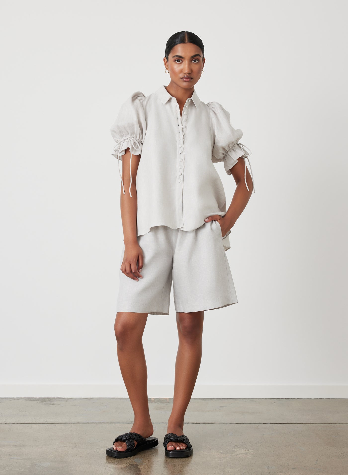 LUCIA LINEN BERMUDA SHORT | MOON