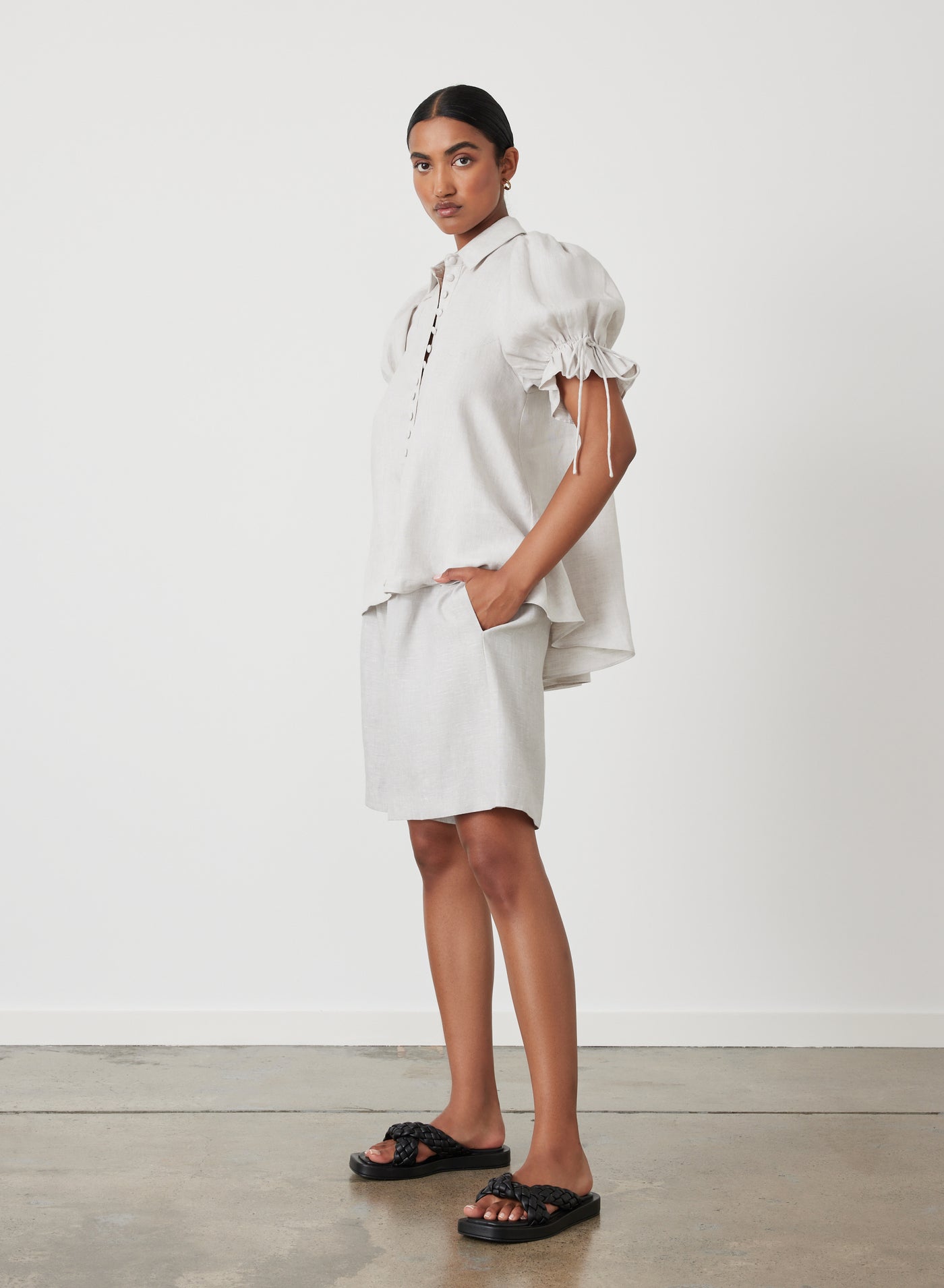 LUCIA LINEN BERMUDA SHORT | MOON