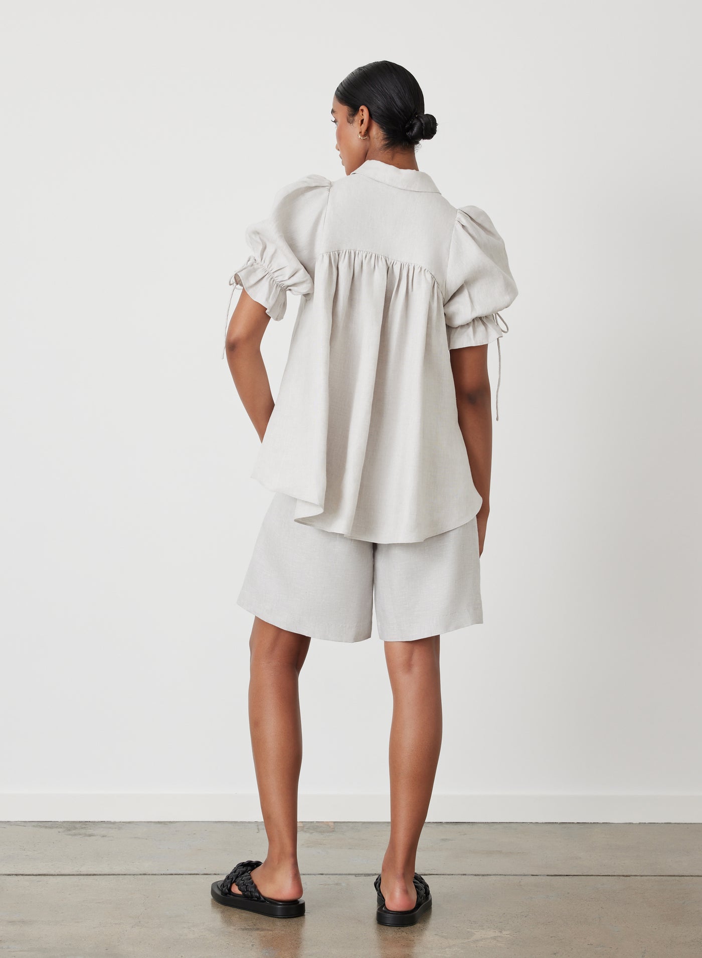 LUCIA LINEN BERMUDA SHORT | MOON